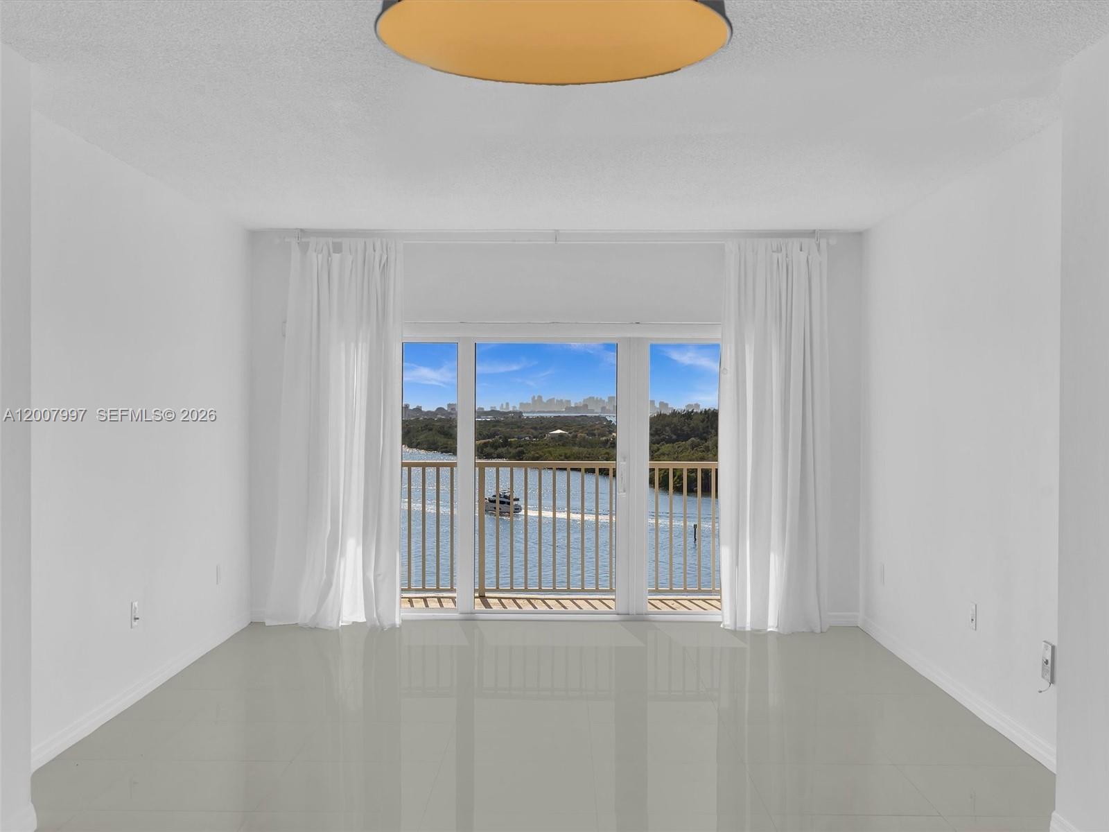 902 1 / 2 762 sq. ft. $ 2026-05-04 0 Photo