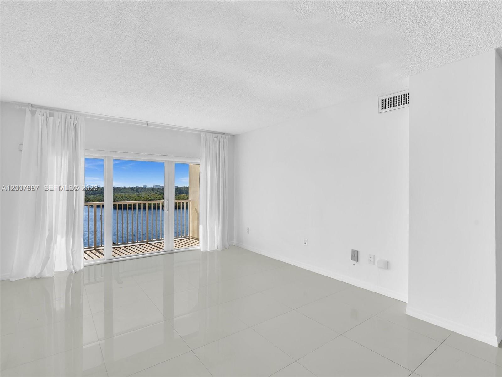 902 1 / 2 762 sq. ft. $ 2026-05-04 0 Photo