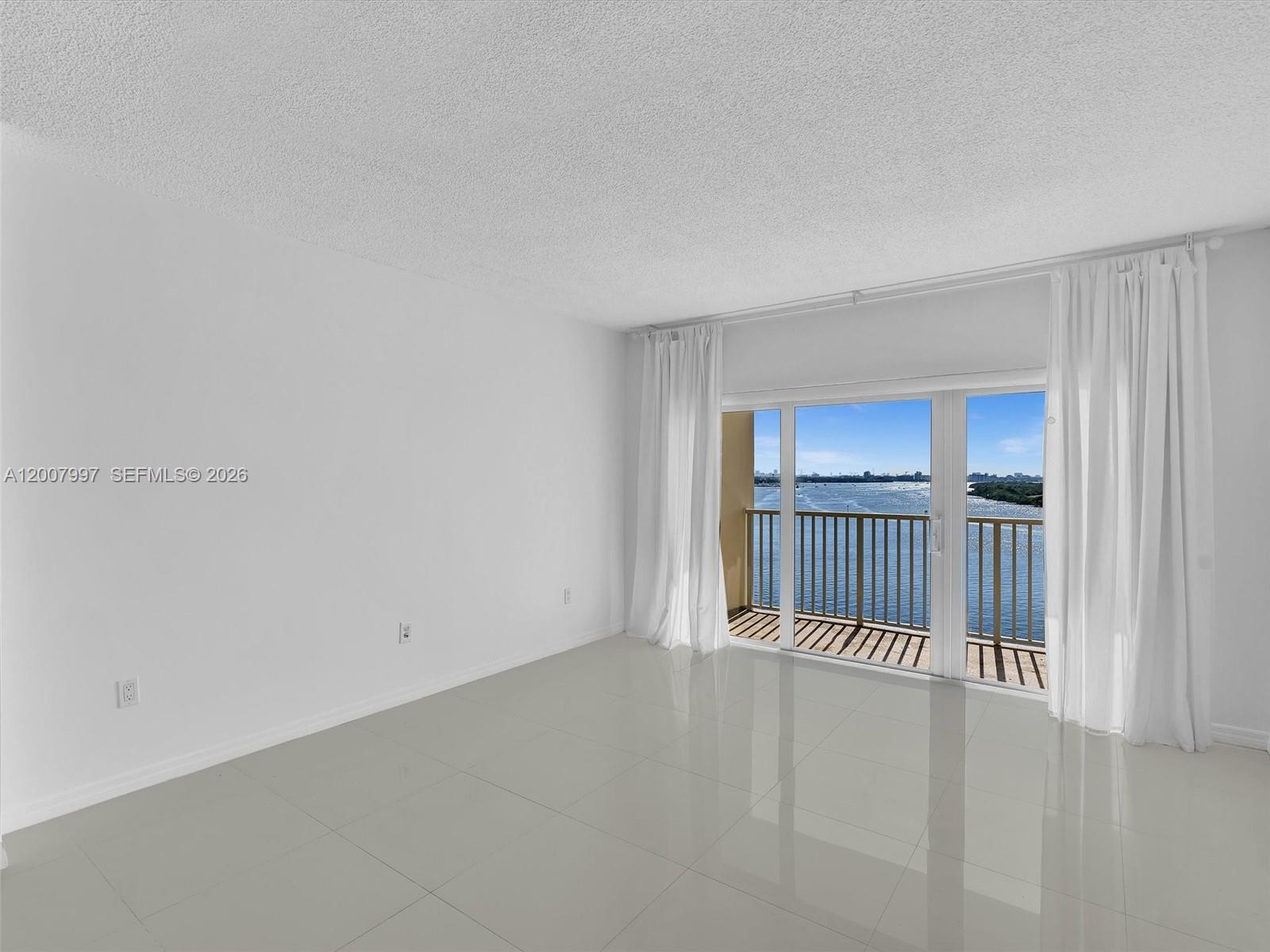 902 1 / 2 762 sq. ft. $ 2026-05-04 0 Photo