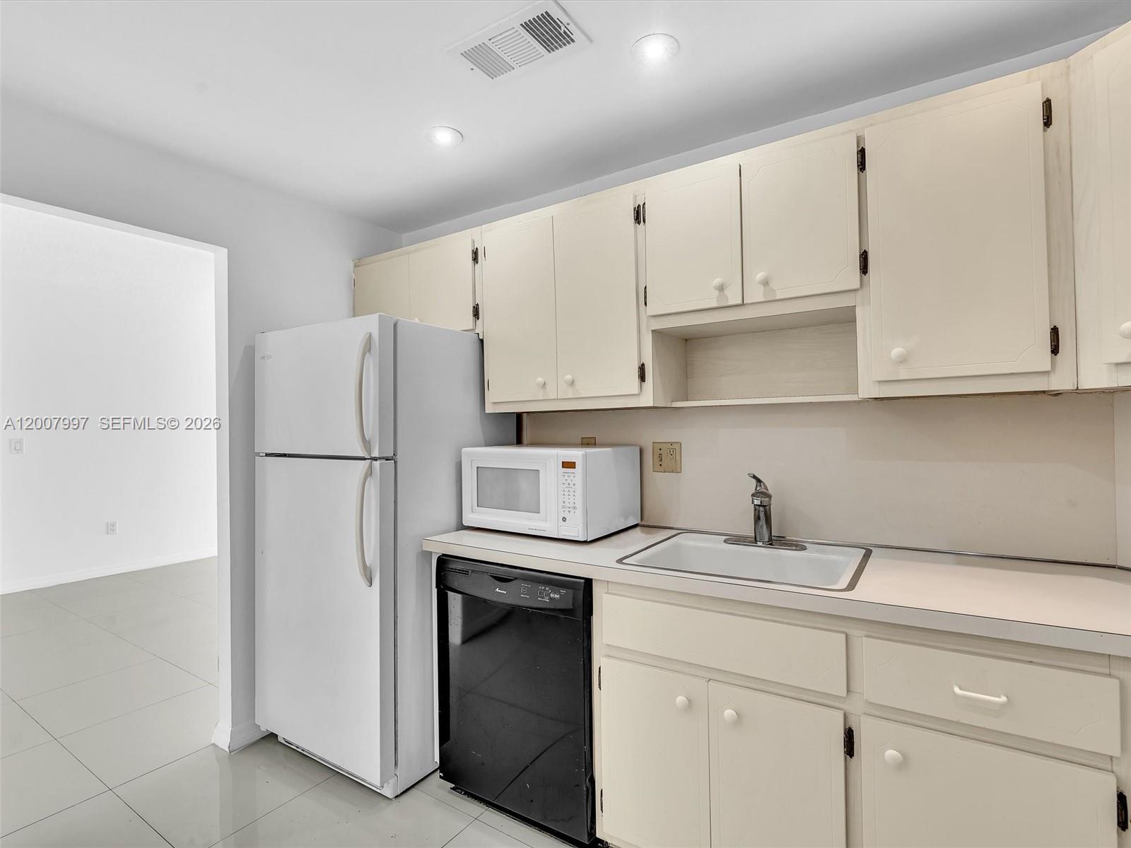 902 1 / 2 762 sq. ft. $ 2026-05-04 0 Photo