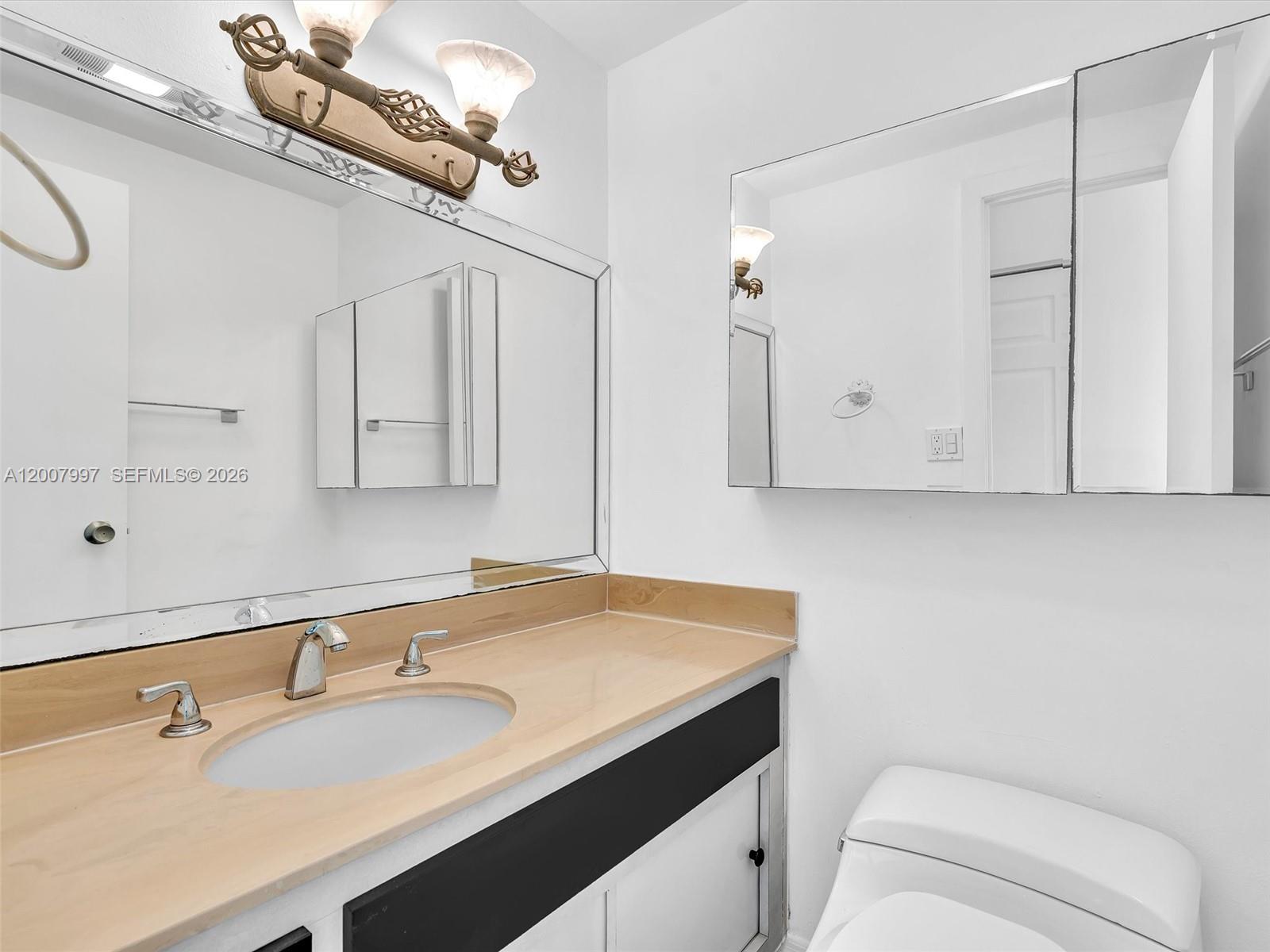 902 1 / 2 762 sq. ft. $ 2026-05-04 0 Photo