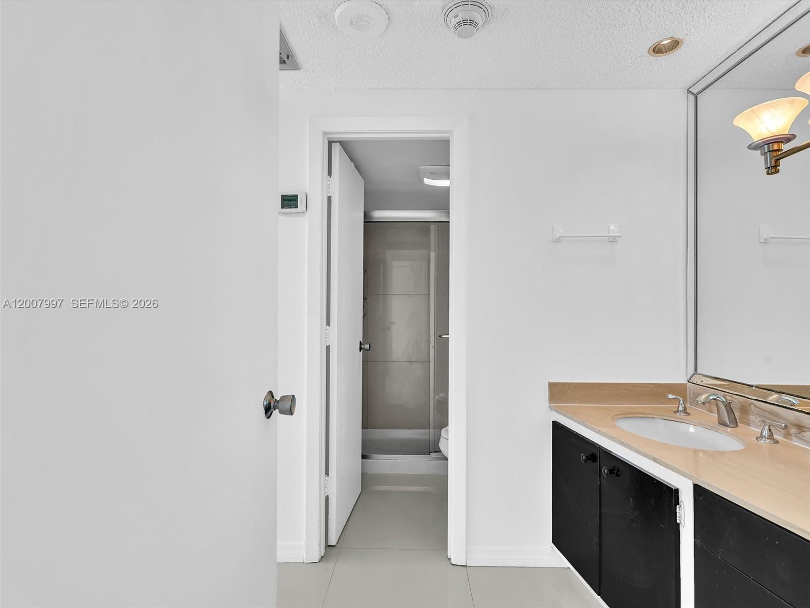 902 1 / 2 762 sq. ft. $ 2026-05-04 0 Photo