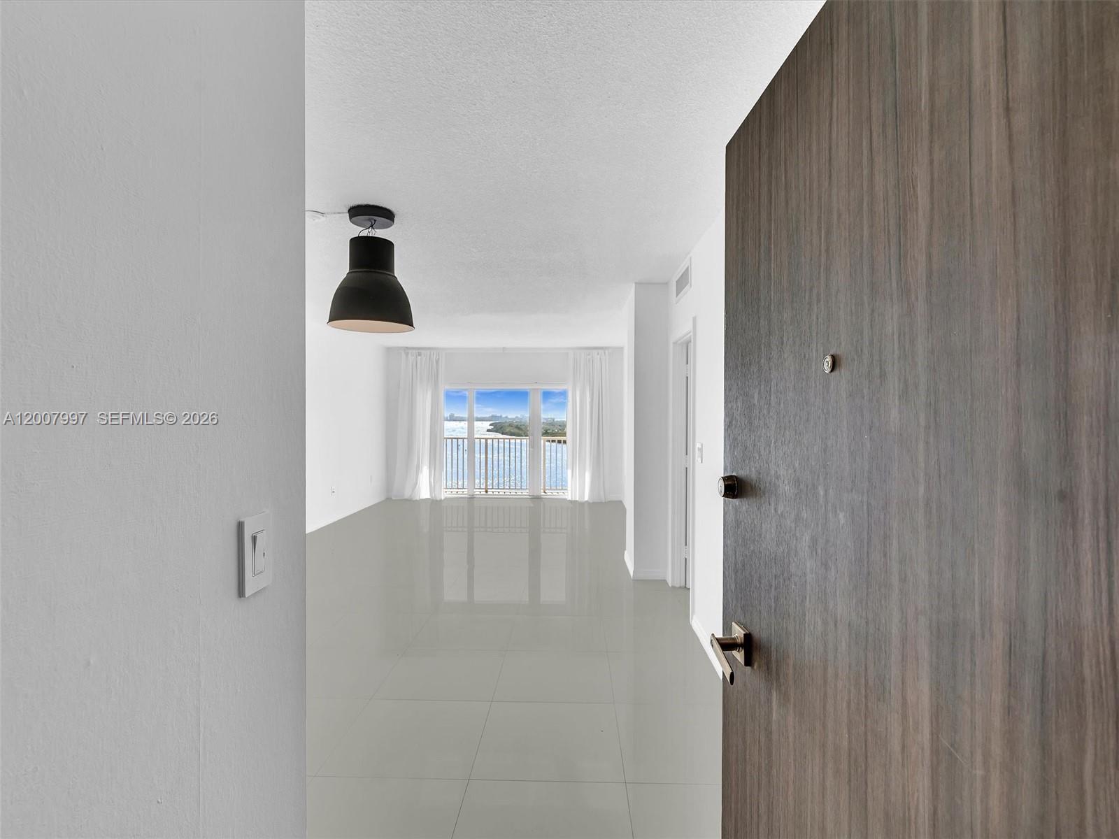 902 1 / 2 762 sq. ft. $ 2026-05-04 0 Photo