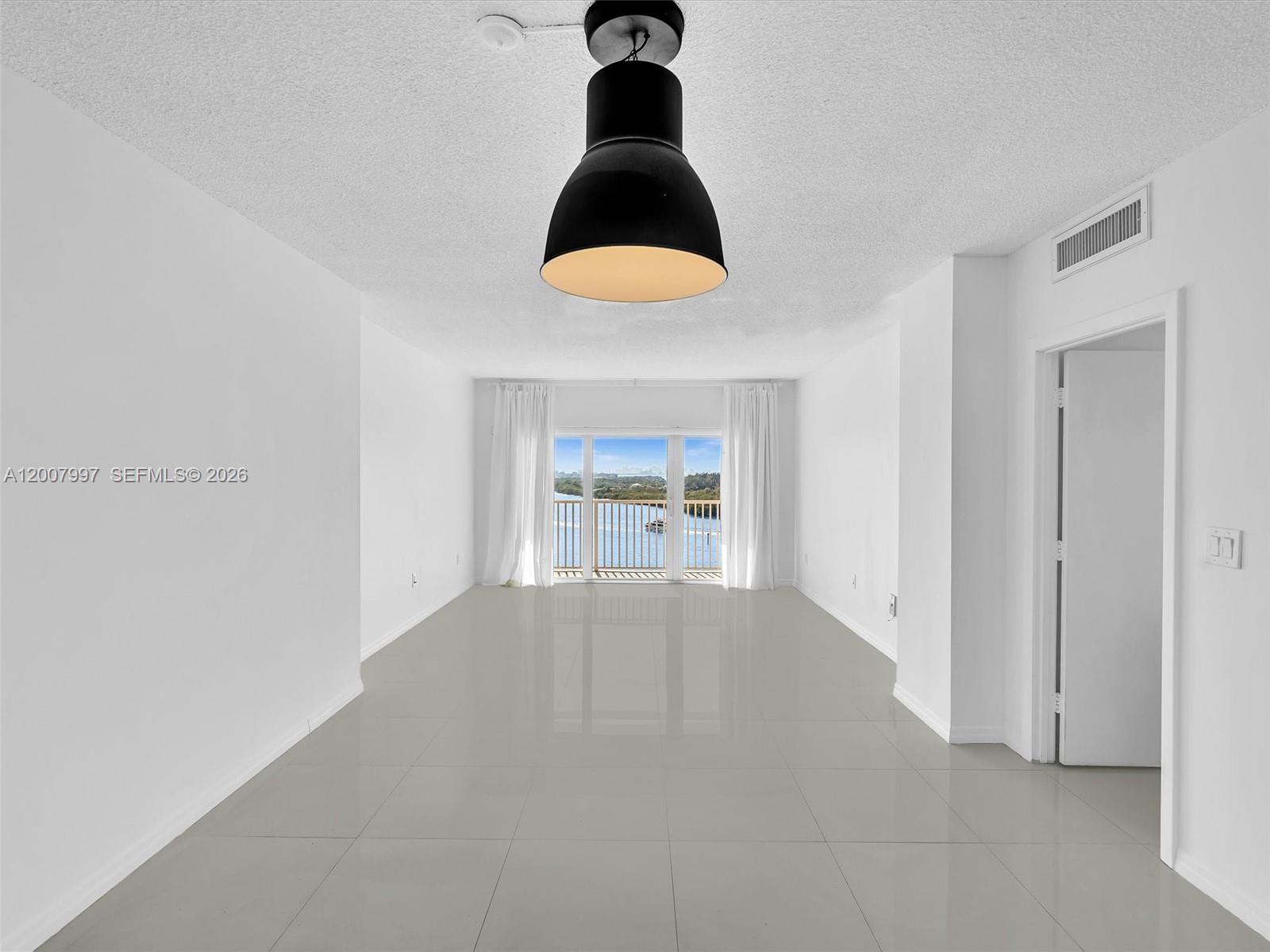 902 1 / 2 762 sq. ft. $ 2026-05-04 0 Photo