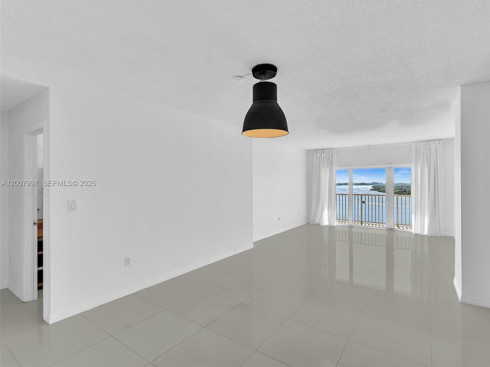 902 1 / 2 762 sq. ft. $ 2026-05-04 0 Photo