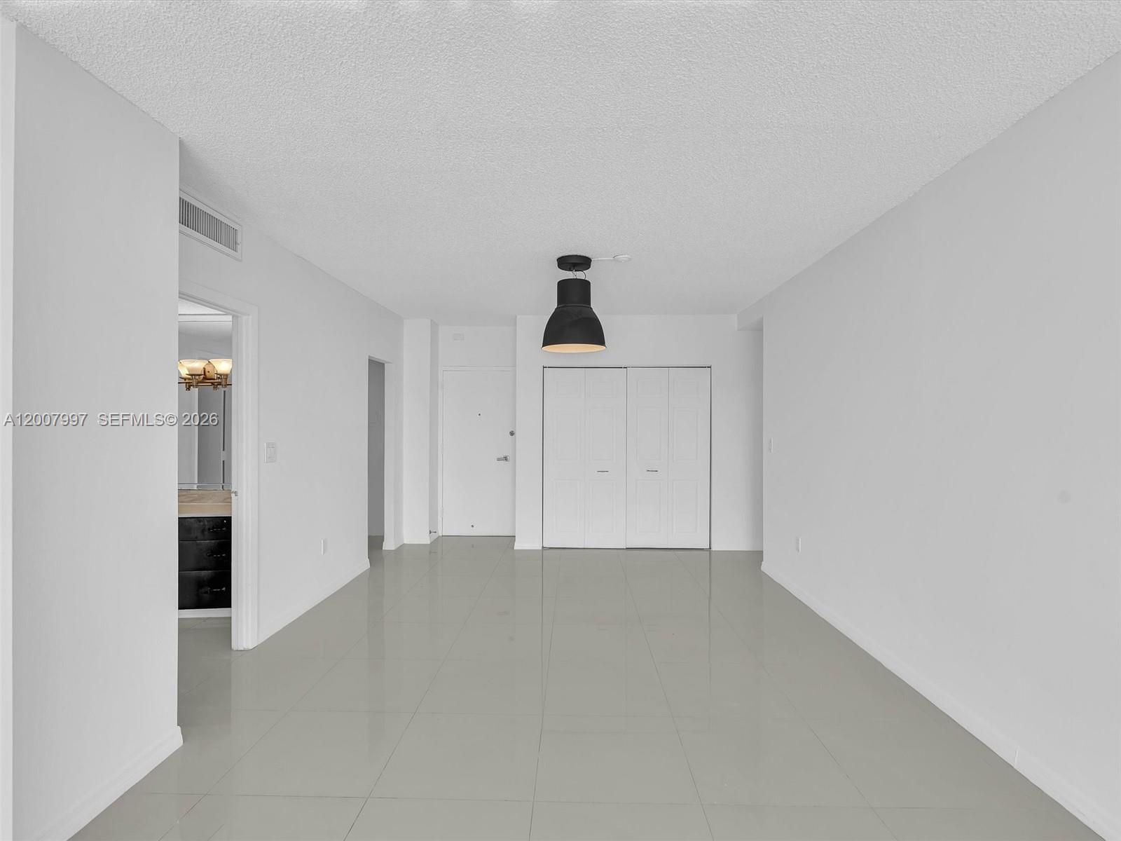 902 1 / 2 762 sq. ft. $ 2026-05-04 0 Photo