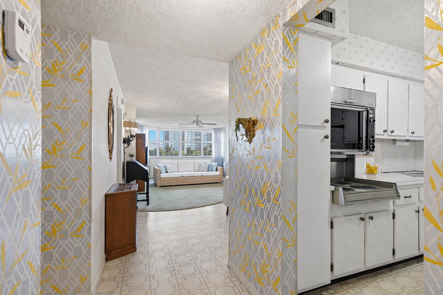 Photo of 1400 Ocean  #303, Hollywood, Florida, 33019 - entrance