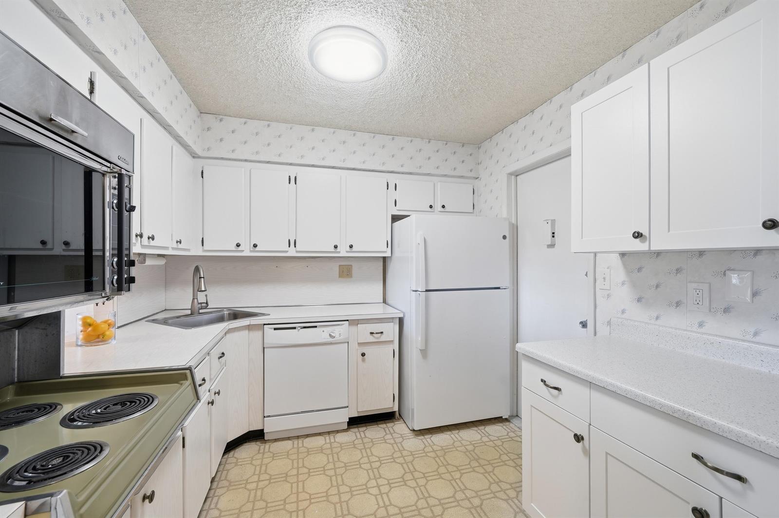 Photo of 1400 Ocean  #303, Hollywood, Florida, 33019 - kitchen
