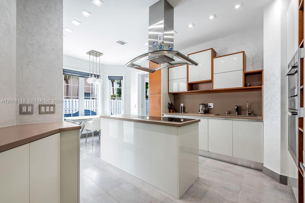 Photo of 3949 194th Ln  (3949), Sunny Isles Beach, Florida, 33160 - 