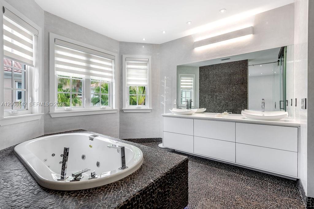 Photo of 3949 194th Ln  (3949), Sunny Isles Beach, Florida, 33160 - 