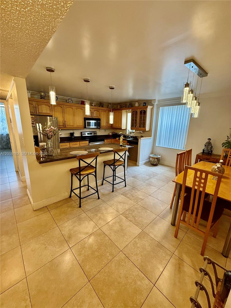 Ver detalles 320-7 3 / 2 1380 sq. ft. $ 2026-04-27 0 foto