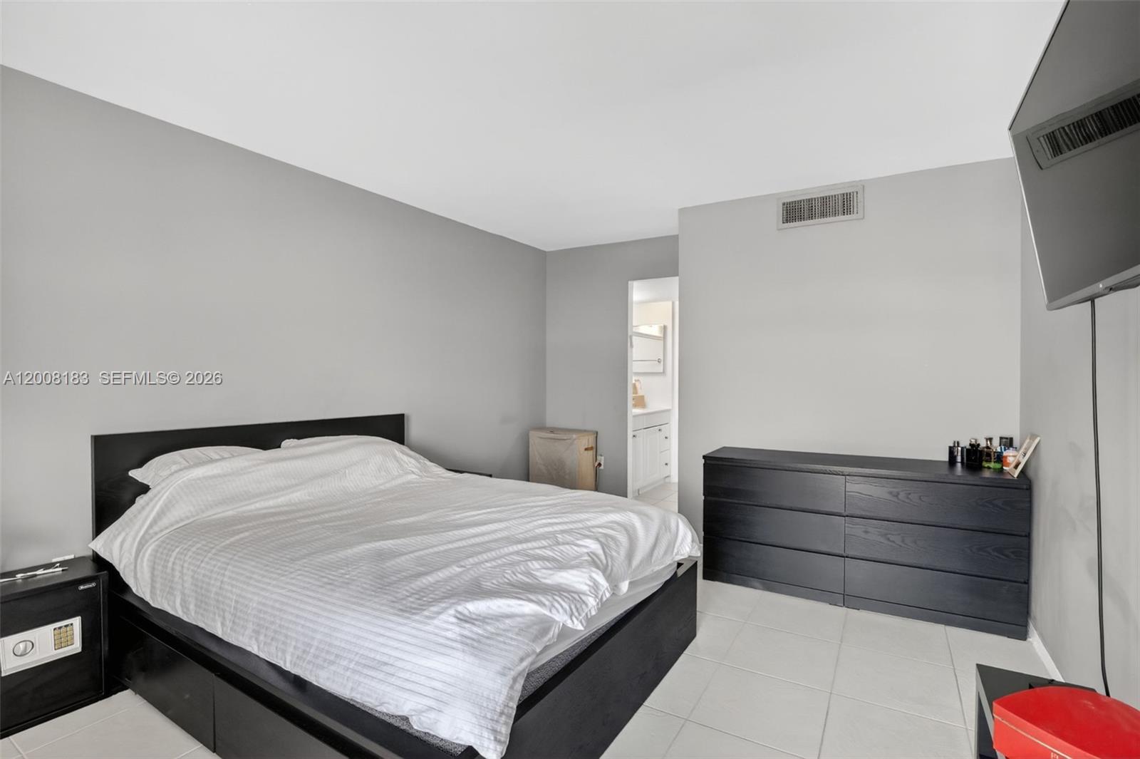 Photo of 3675 Country Club Dr  #410, Aventura, Florida, 33180 - 