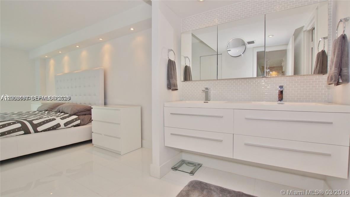 See details 1811 1 / 2 991 sq. ft. $ 2026-04-27 0 Photo
