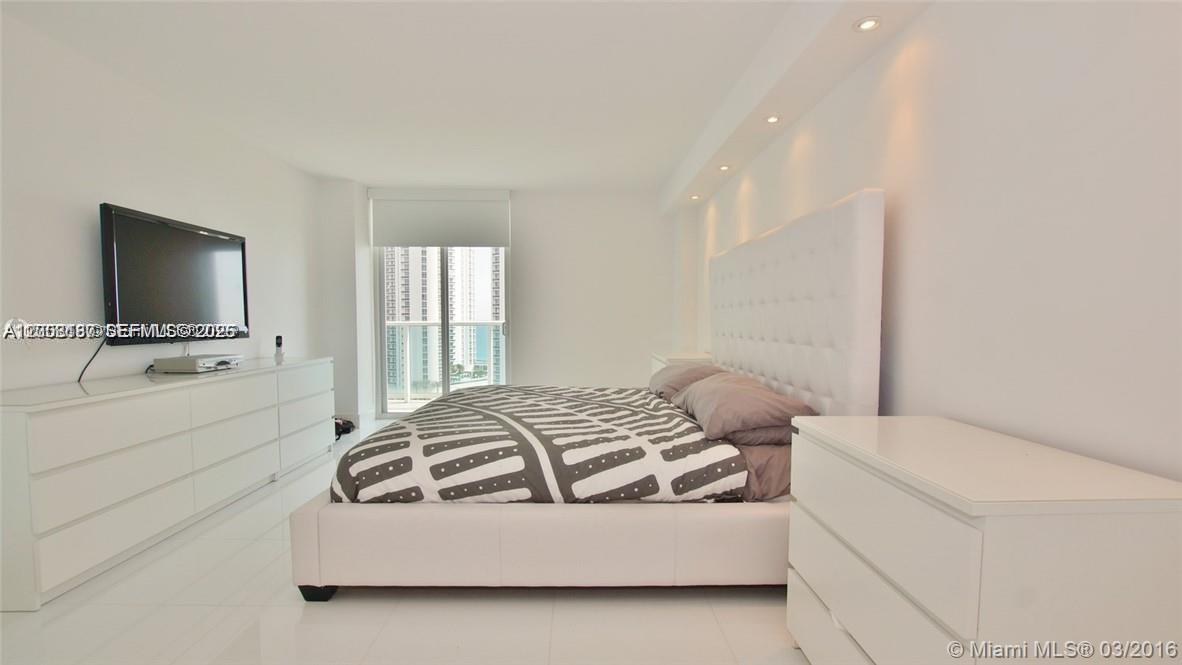 See details 1811 1 / 2 991 sq. ft. $ 2026-04-27 0 Photo