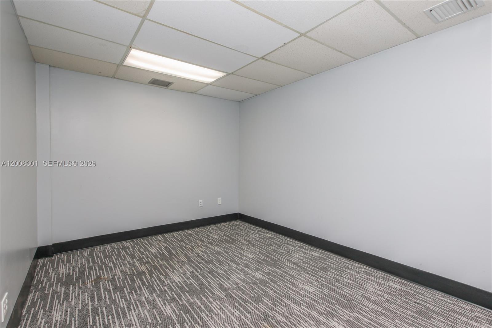 609  /   sq. ft. $ 2026-04-27 0 Photo