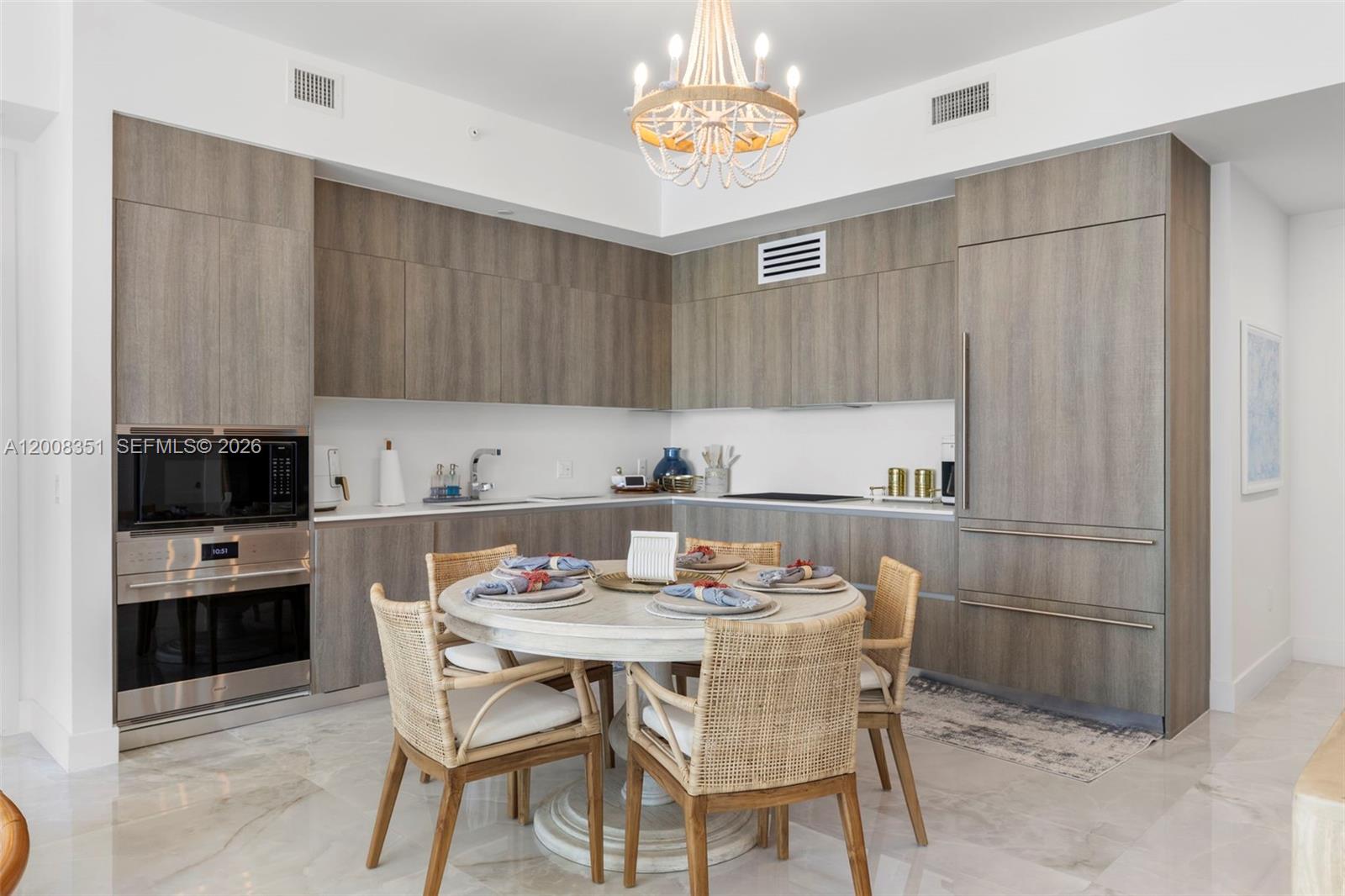 802 2 / 3 1385 sq. ft. $ 2026-04-27 0 foto