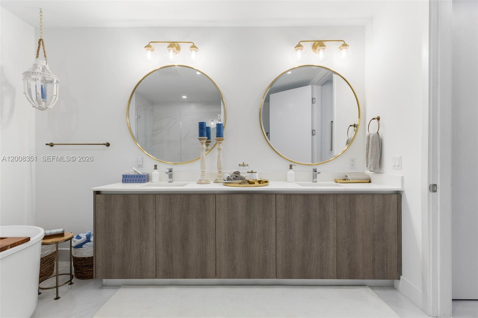 802 2 / 3 1385 sq. ft. $ 2026-04-27 0 foto