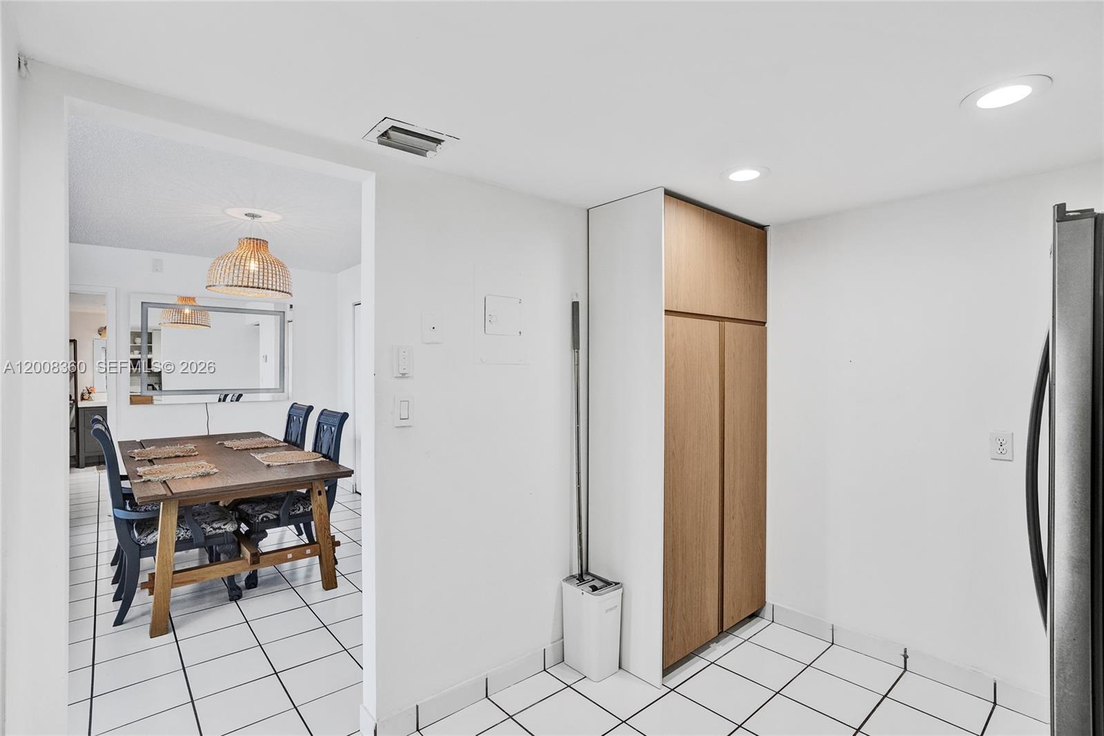 401 2 / 2 1357 sq. ft. $ 2026-04-27 0 Photo