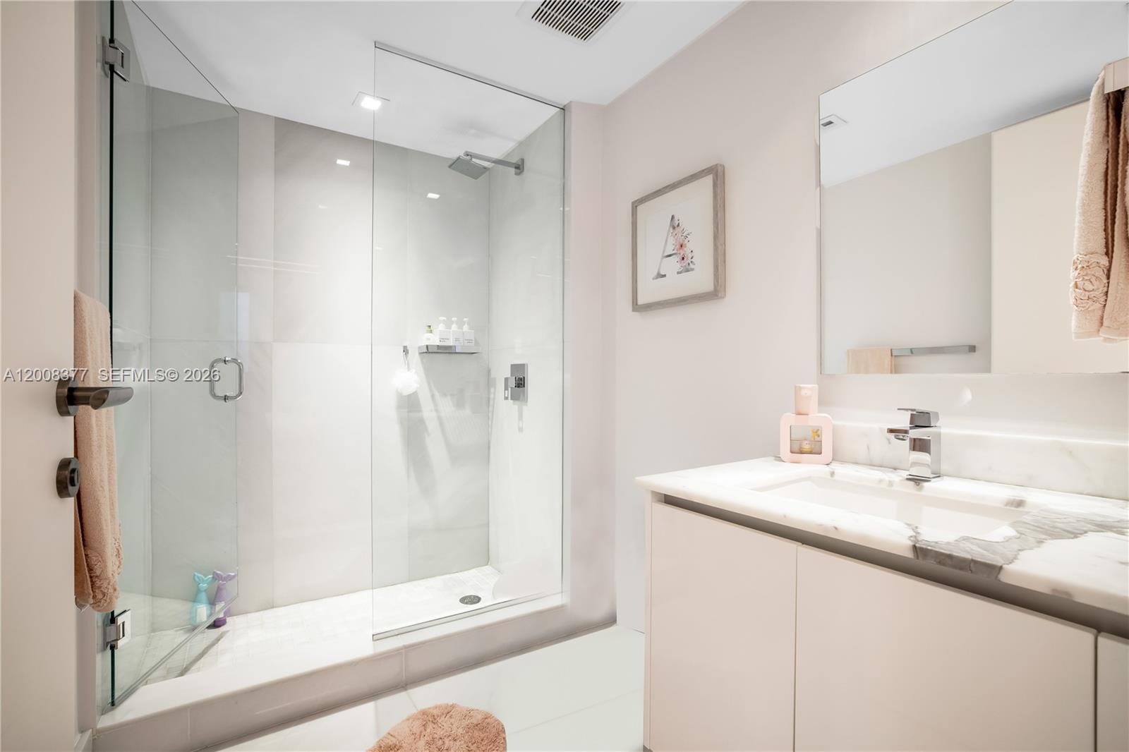 5-2403 4 / 5 3094 sq. ft. $ 2026-04-27 0 Photo