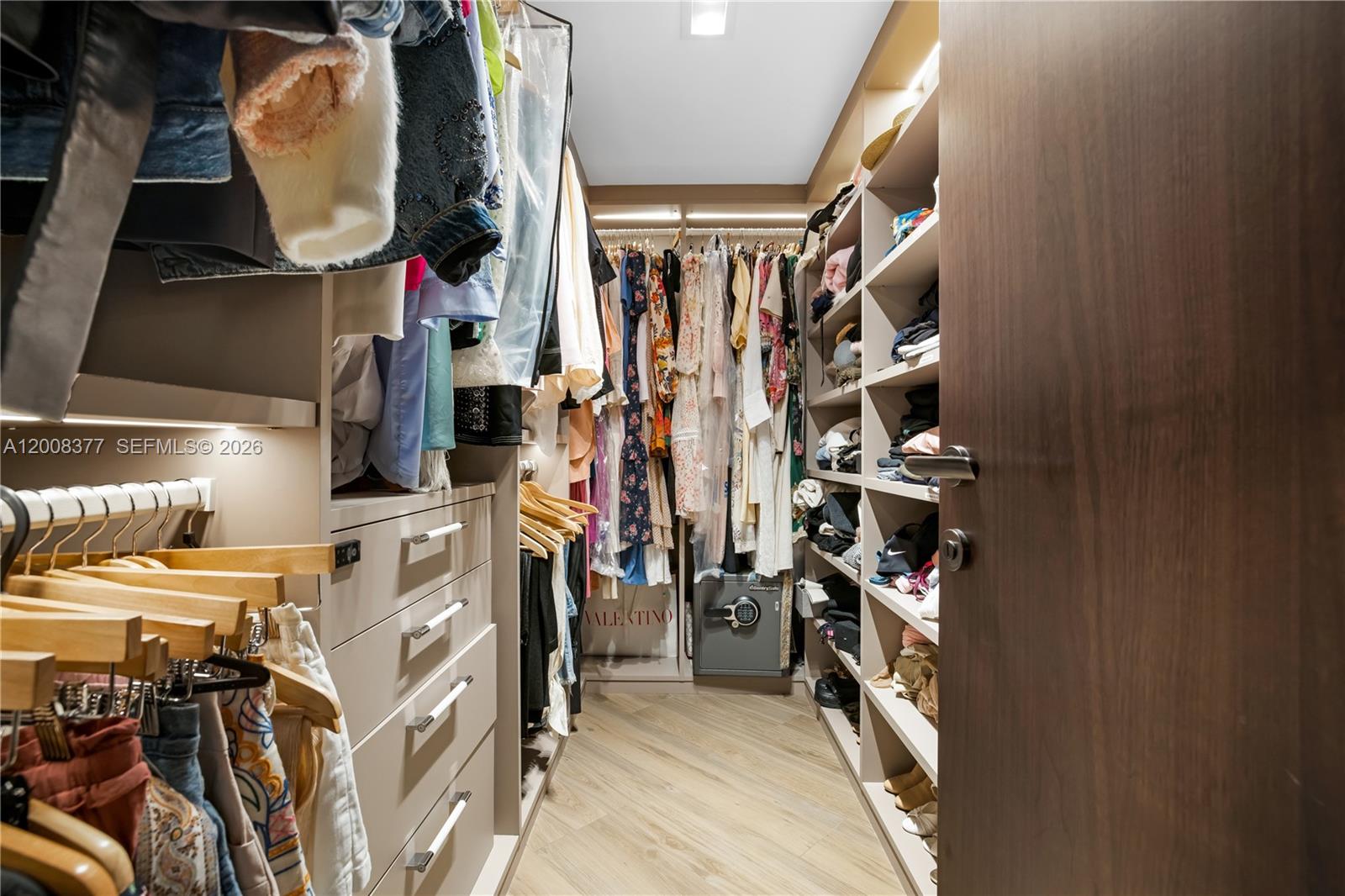 5-2403 4 / 5 3094 sq. ft. $ 2026-04-27 0 Photo