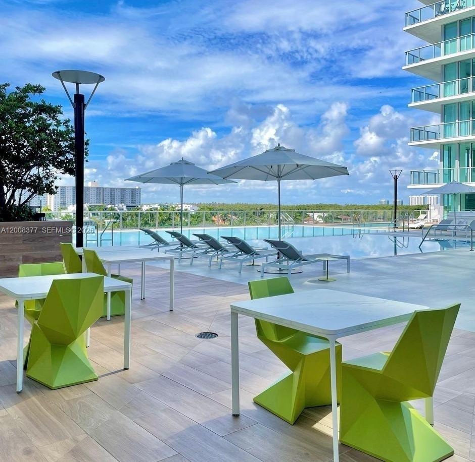 See details 5-2403 4 / 5 3094 sq. ft. $ 2026-04-27 0 Photo