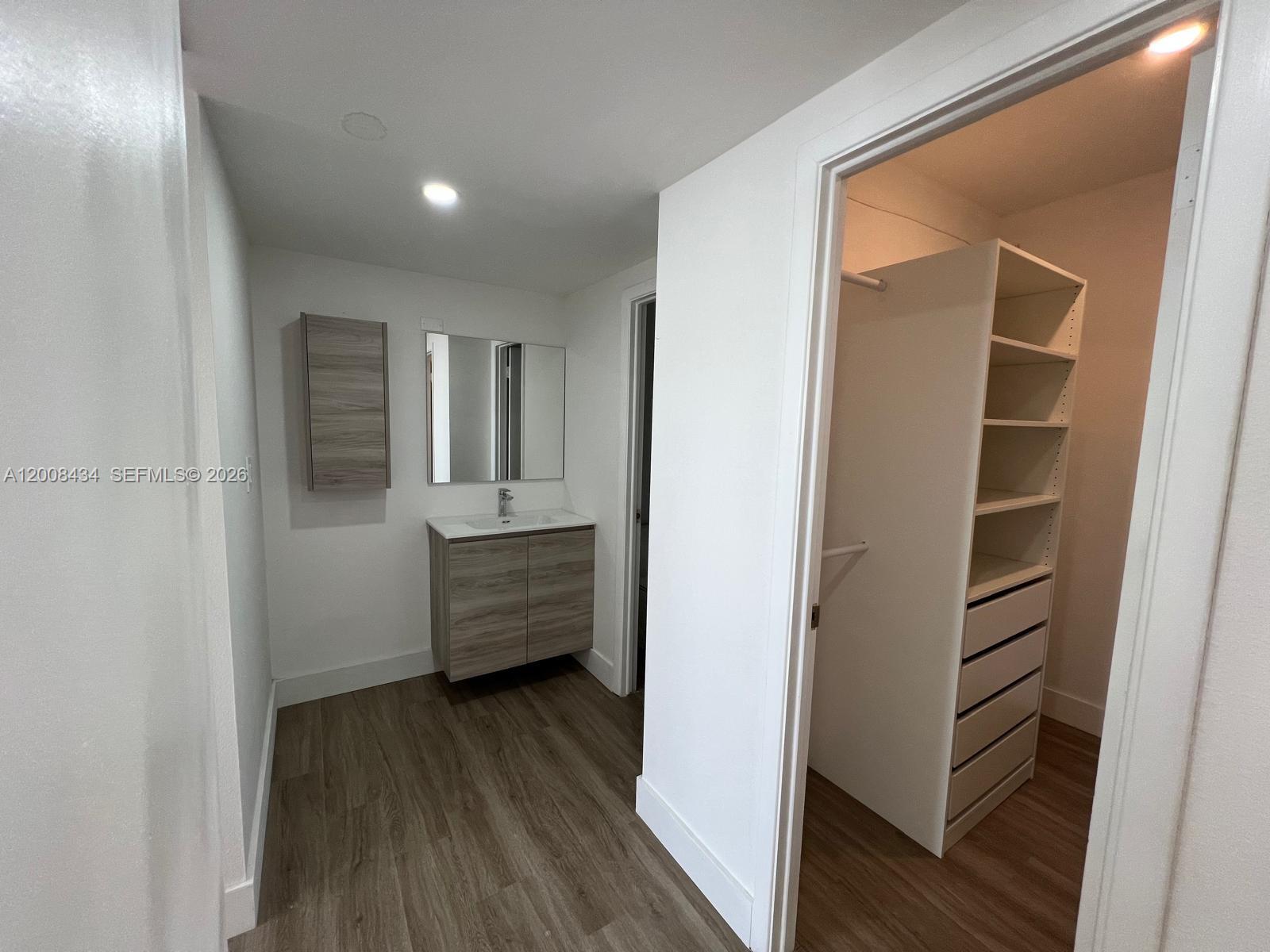 1120 2 / 2 1120 sq. ft. $ 2026-04-27 0 Photo