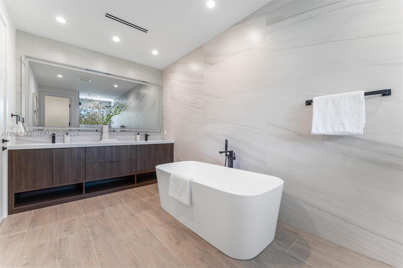   /  2814 sq. ft. $ 2026-04-27 0 Photo