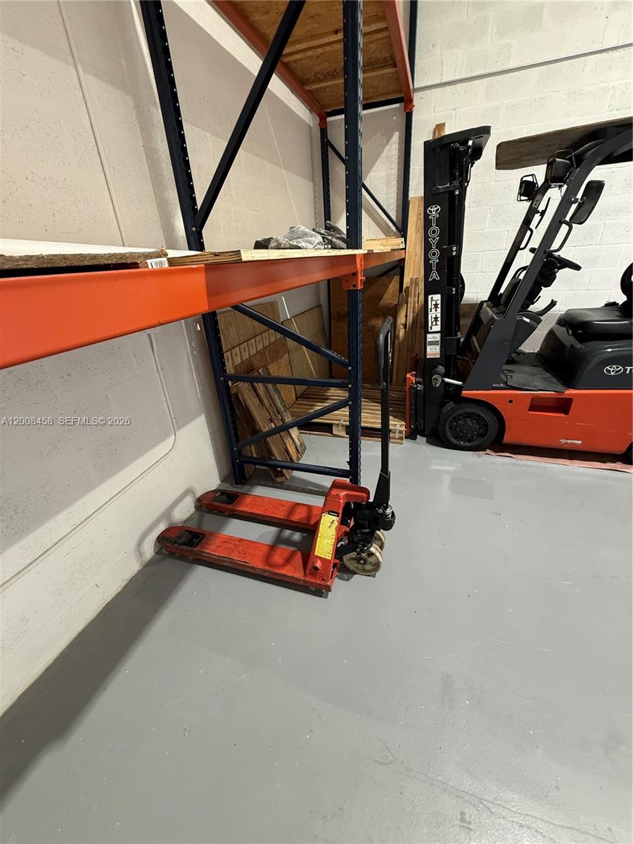 12  /   sq. ft. $ 2026-04-27 0 Photo