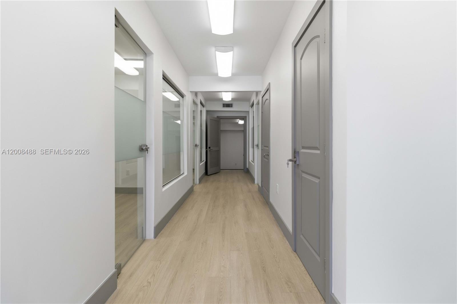   /   кв.футов $ 2026-04-27 0 Фото