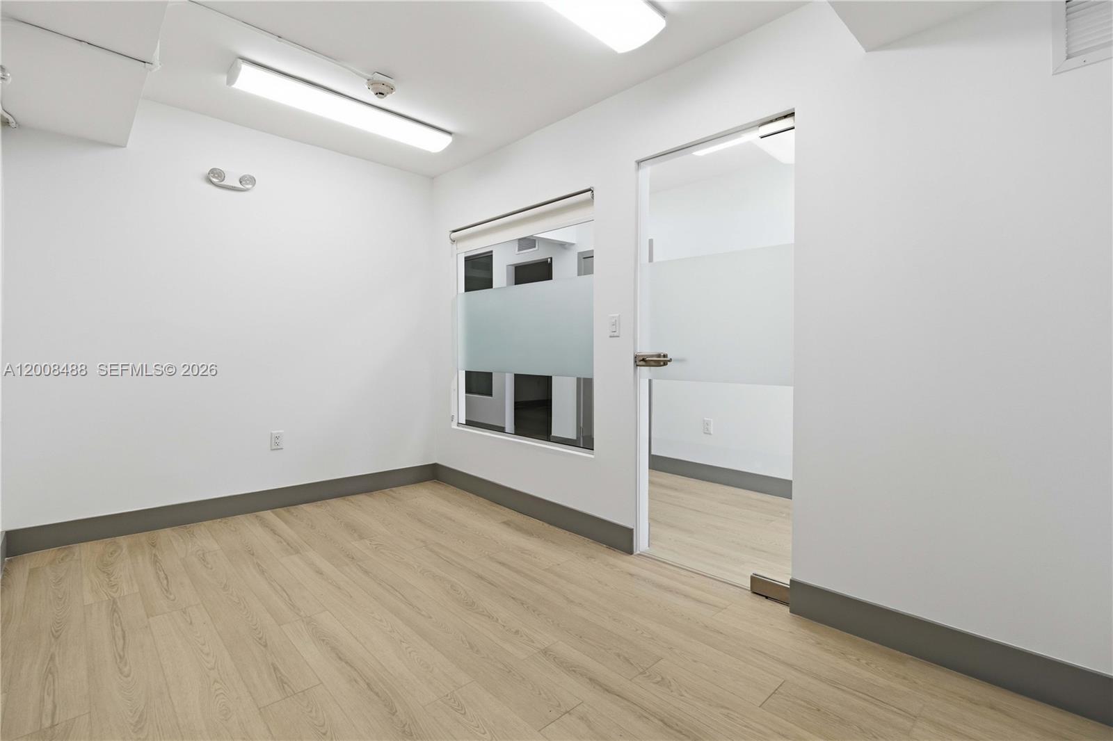   /   кв.футов $ 2026-04-27 0 Фото