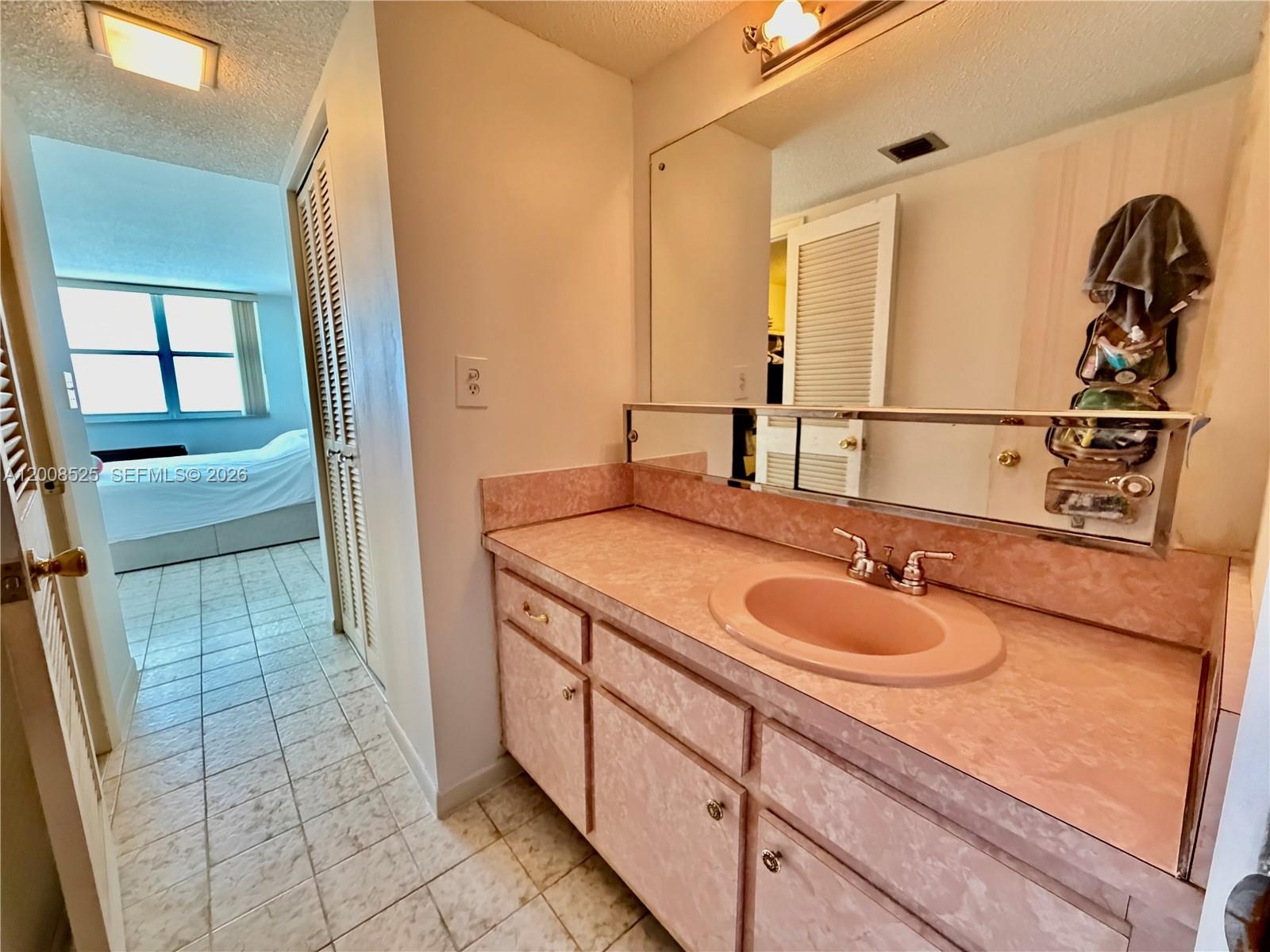 Photo of 1410 Ocean Dr  #607, Hollywood, Florida, 33019 - 