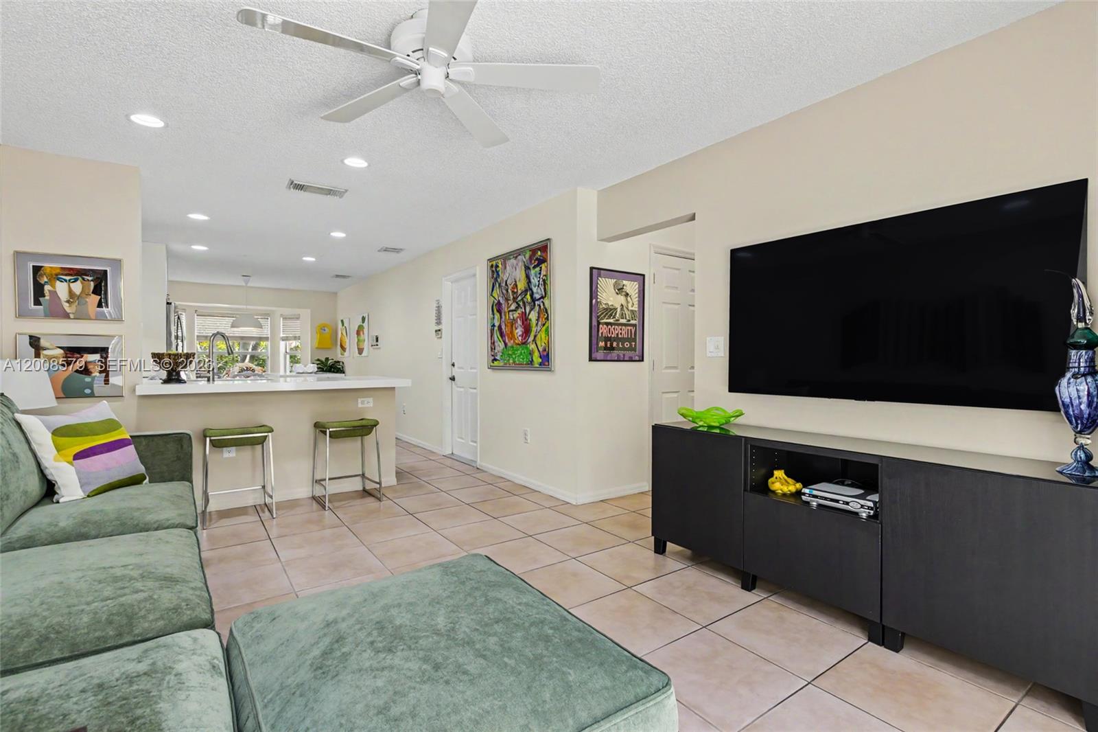 Photo of 1125 Queen Palm Ct  (1125), Hollywood, Florida, 33019 - 