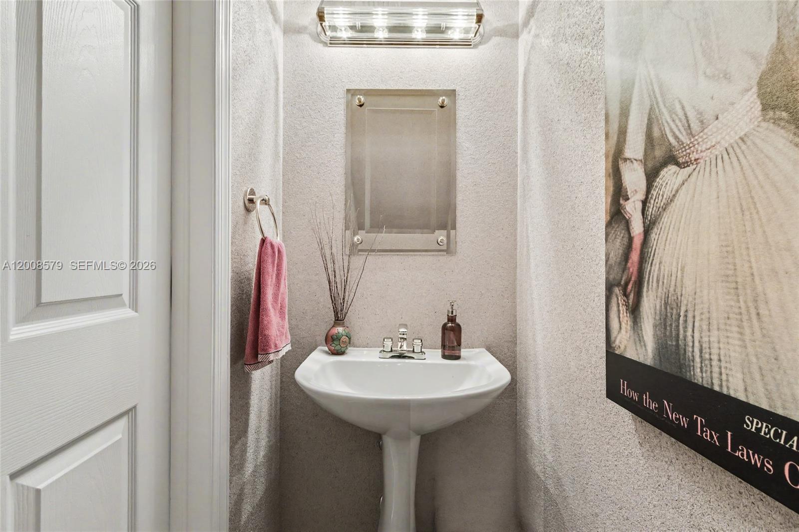 Photo of 1125 Queen Palm Ct  (1125), Hollywood, Florida, 33019 - 