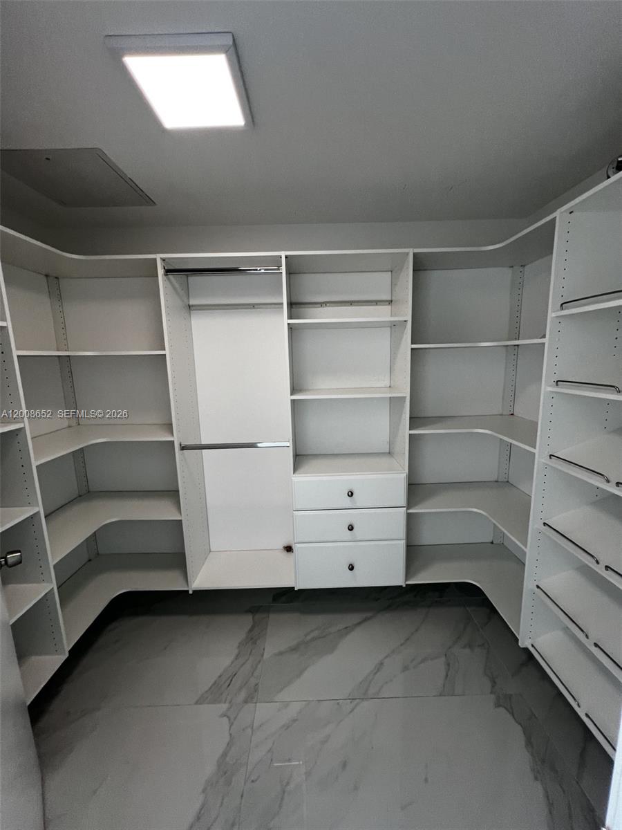 5-1008 3 / 4 1892 sq. ft. $ 2026-04-27 0 Photo