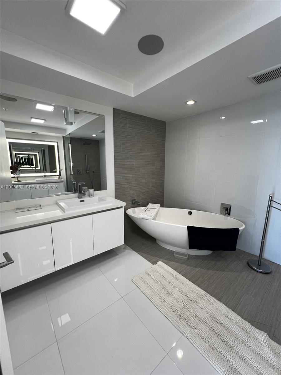 5-1008 3 / 4 1892 sq. ft. $ 2026-04-27 0 Photo