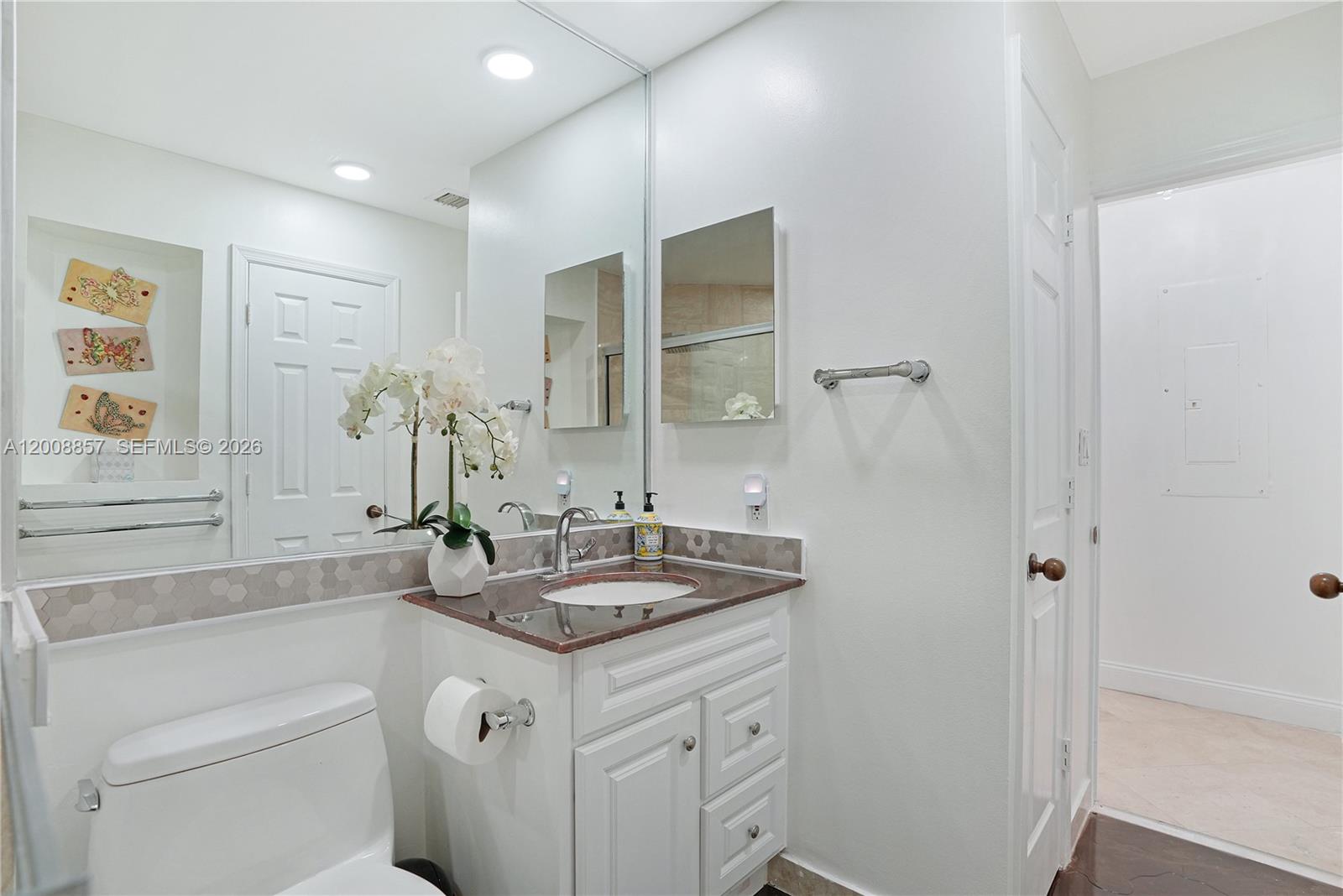 See details C307 3 / 2 1640 sq. ft. $ 2026-05-14 0 Photo
