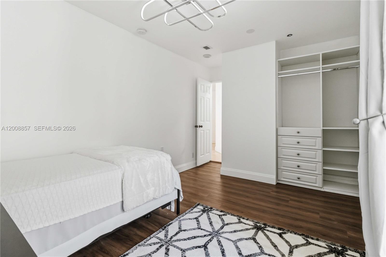 See details C307 3 / 2 1640 sq. ft. $ 2026-05-14 0 Photo