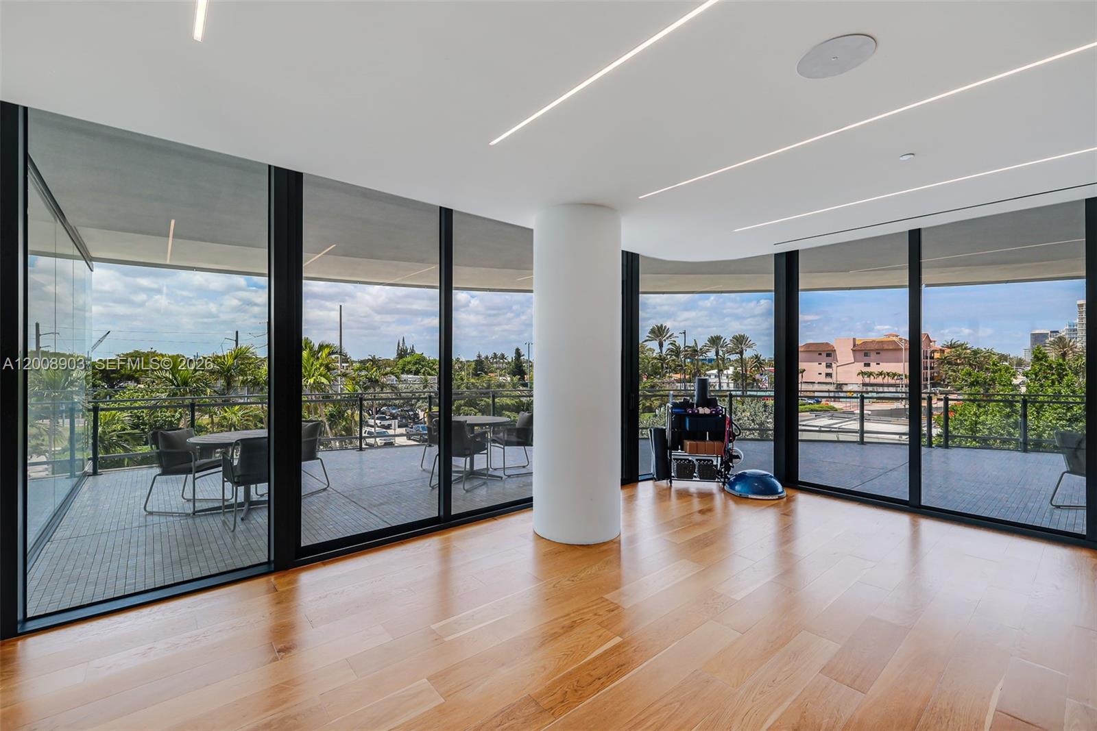 904 2 / 3 1594 sq. ft. $ 2026-04-28 0 Photo