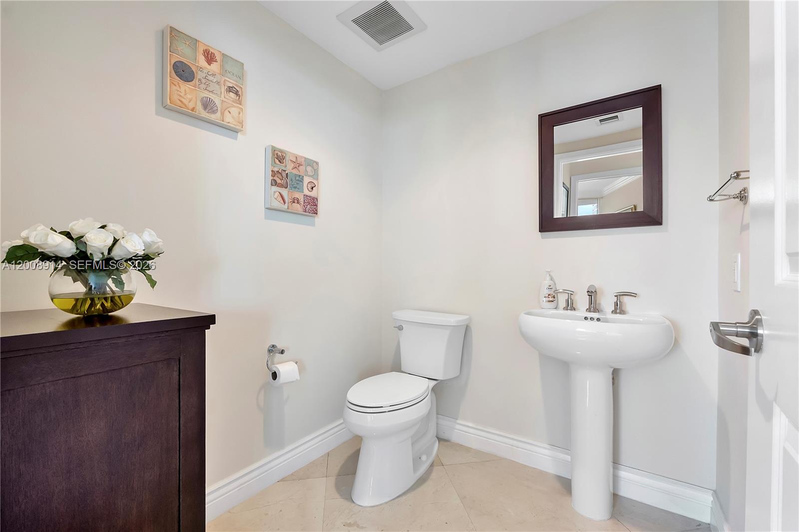 Photo of 3101 Ocean Dr #2705, Hollywood, Florida, 33019 - Guest Bathroom