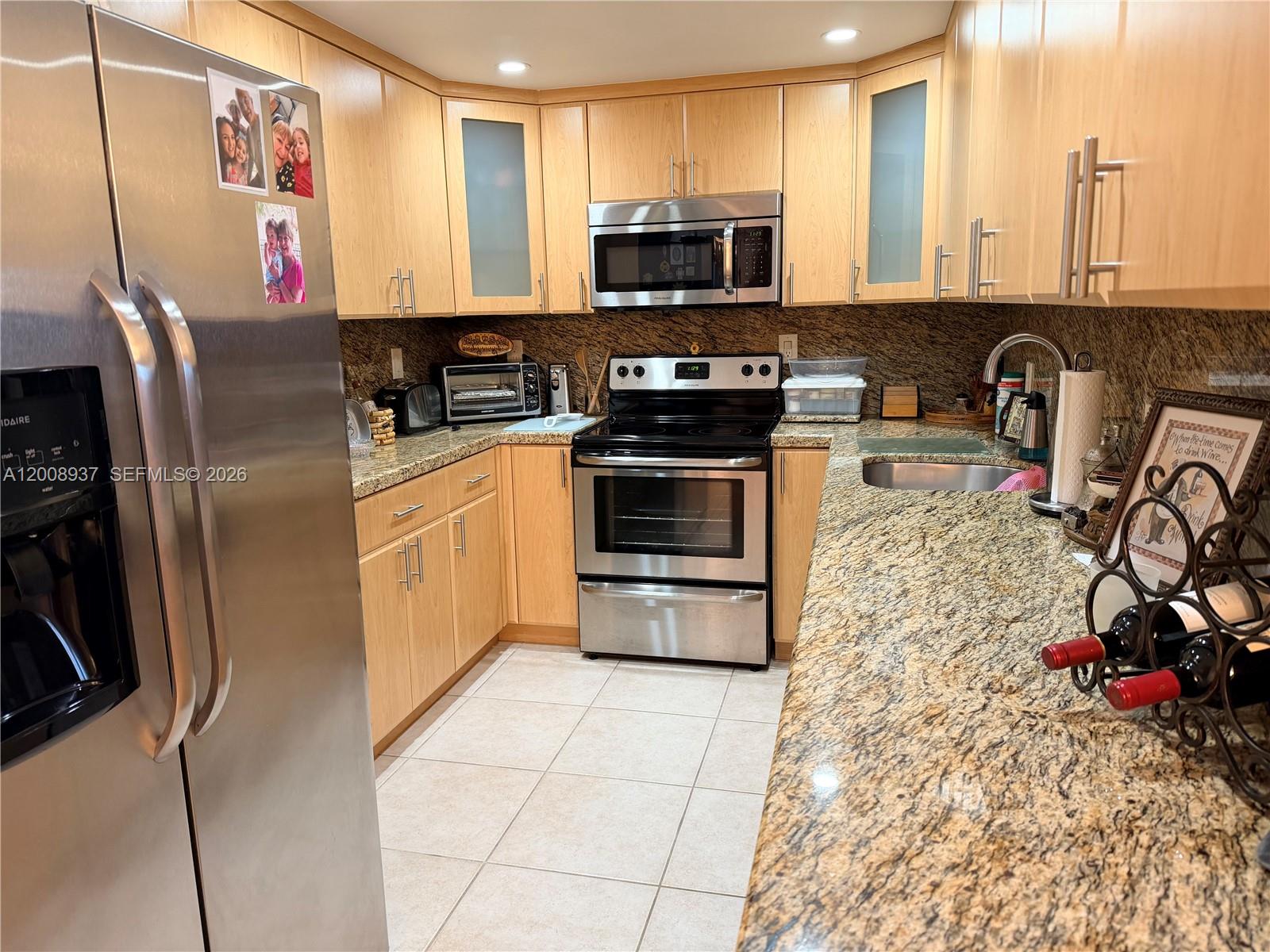 See details 5L 1 / 2 870 sq. ft. $ 2026-04-28 0 Photo