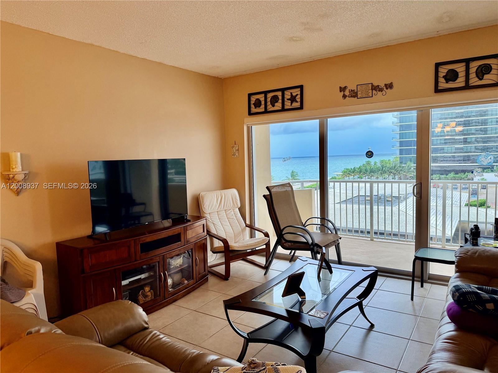 See details 5L 1 / 2 870 sq. ft. $ 2026-04-28 0 Photo