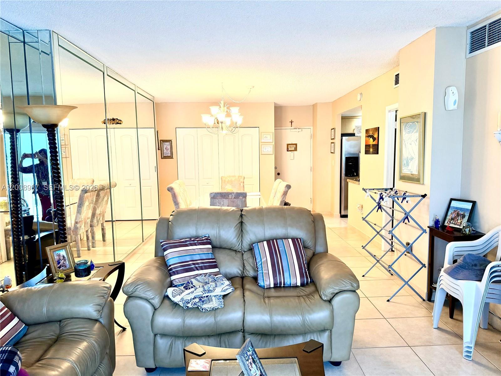 See details 5L 1 / 2 870 sq. ft. $ 2026-04-28 0 Photo