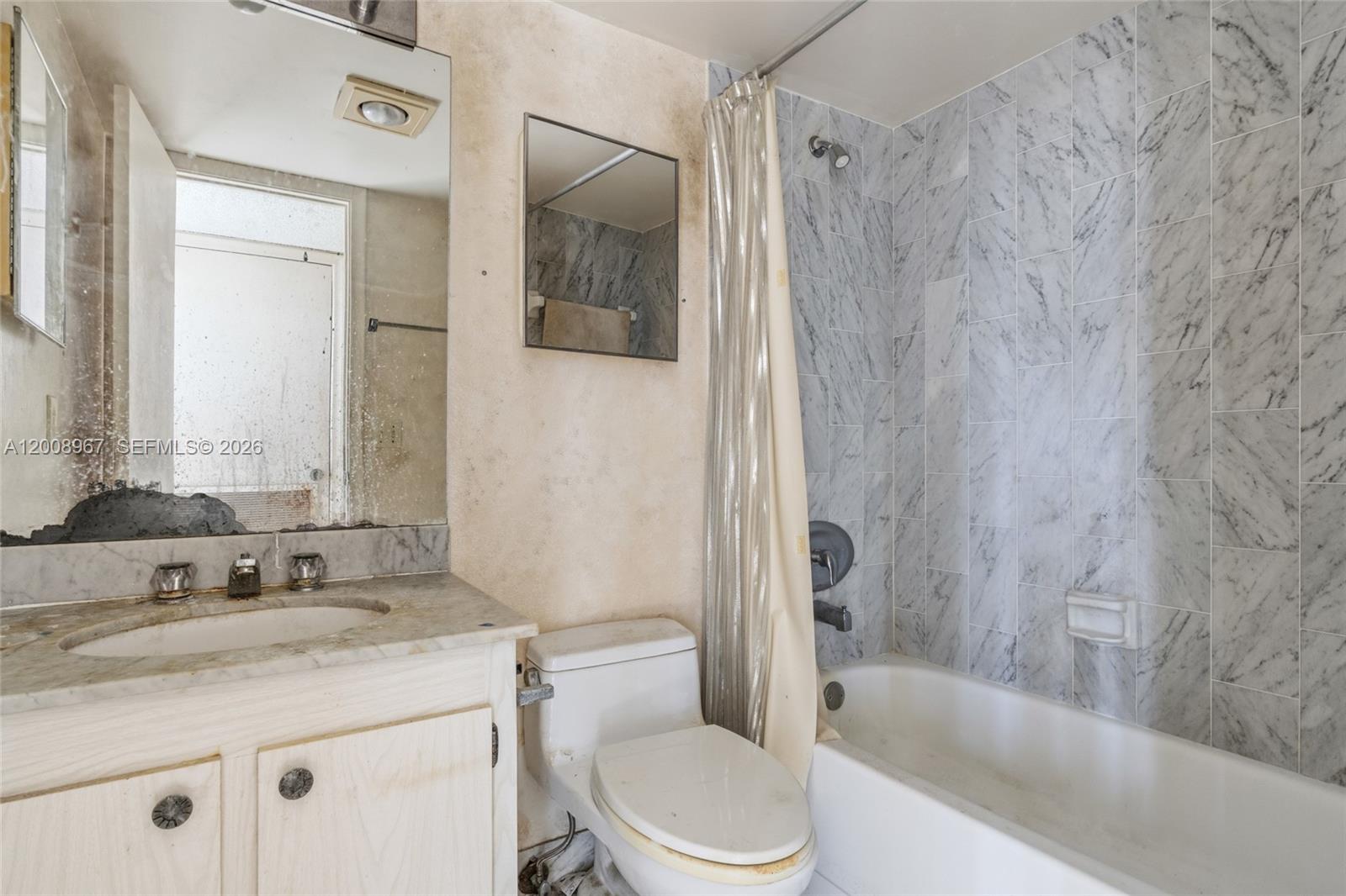 Photo of 2401 Ocean Dr  #1907, Hollywood, Florida, 33019 - 
