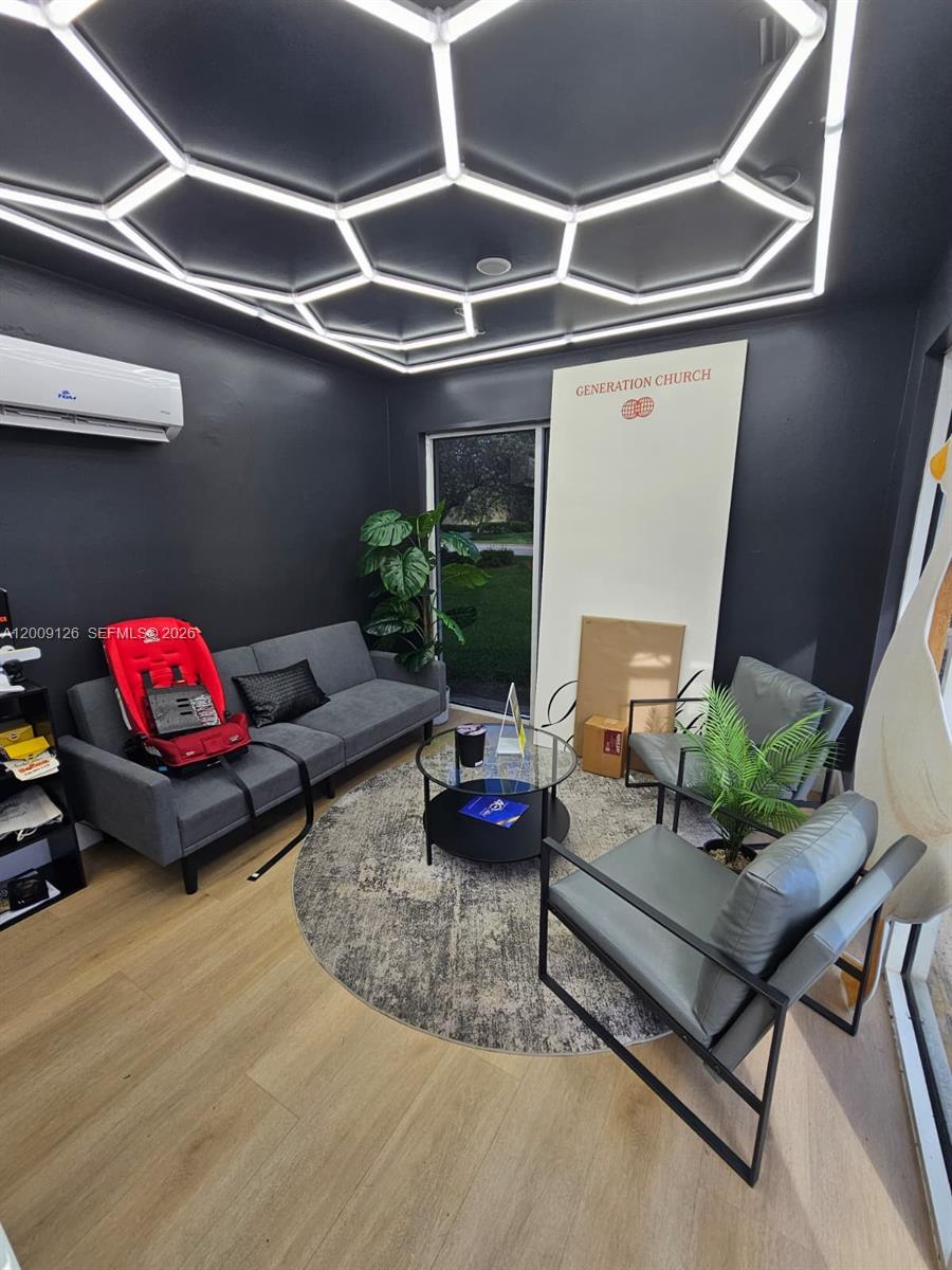 14  /   sq. ft. $ 2026-04-28 0 Photo