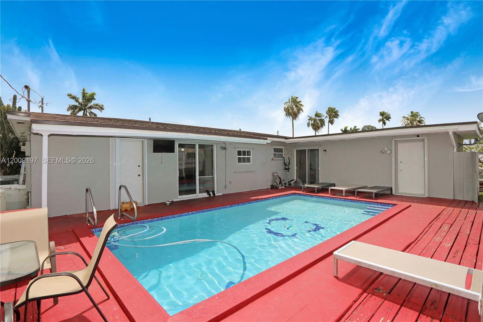 1762 3 / 2 1356 sq. ft. $ 2026-04-28 0 Photo