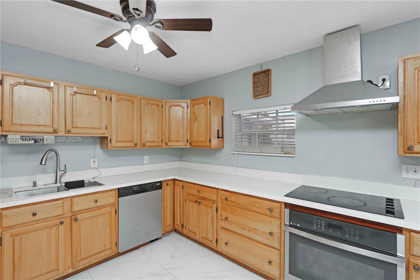 1762 3 / 2 1356 sq. ft. $ 2026-04-28 0 Photo