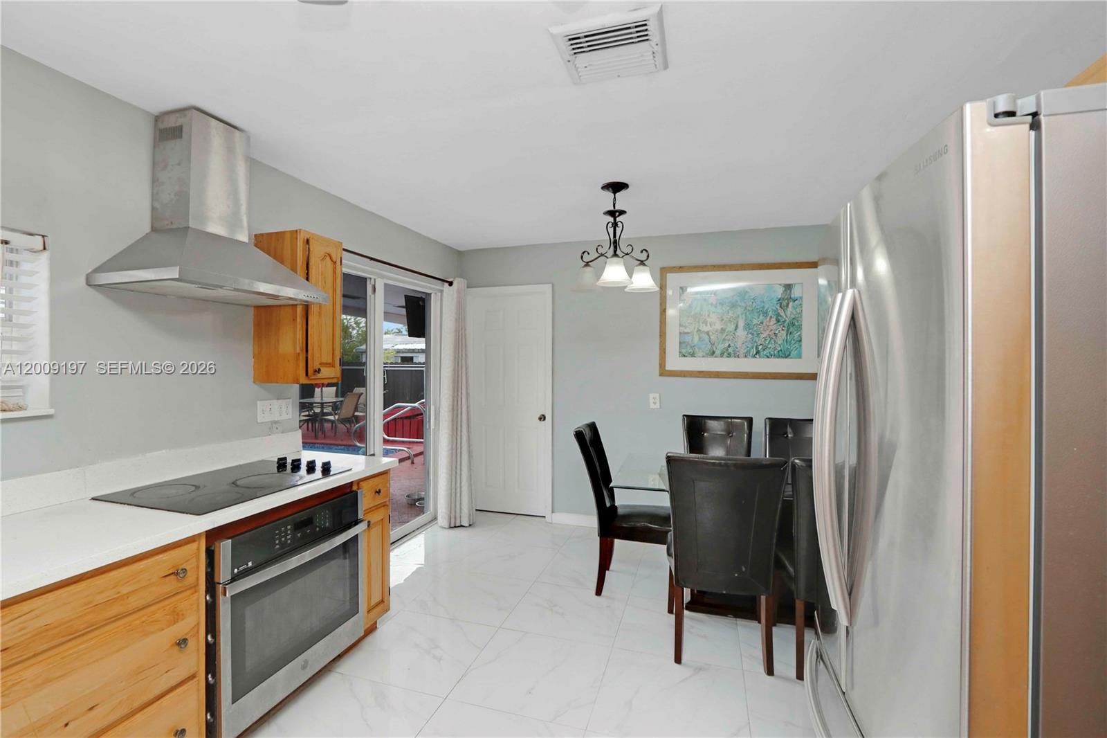 1762 3 / 2 1356 sq. ft. $ 2026-04-28 0 Photo