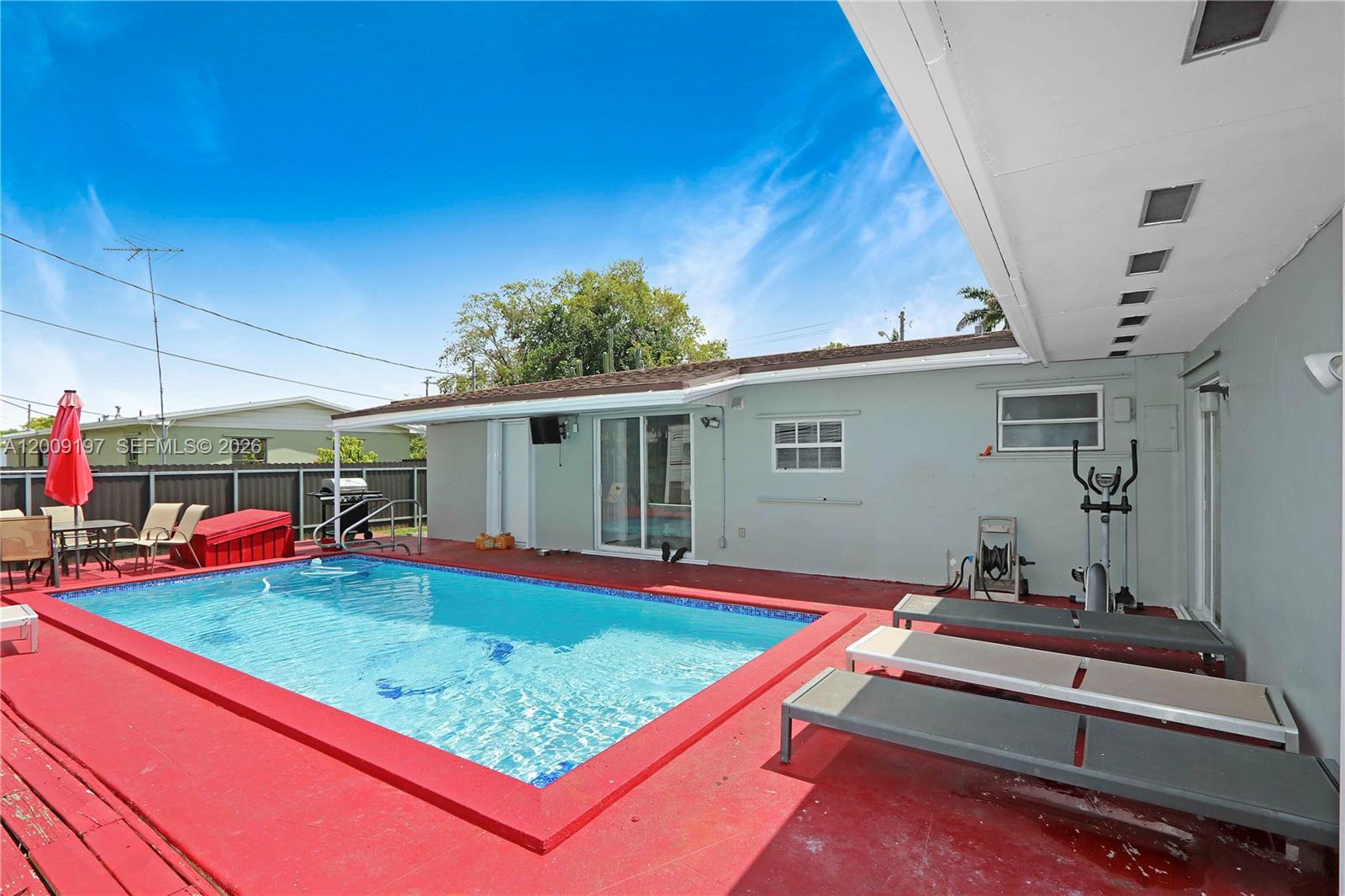 1762 3 / 2 1356 sq. ft. $ 2026-04-28 0 Photo