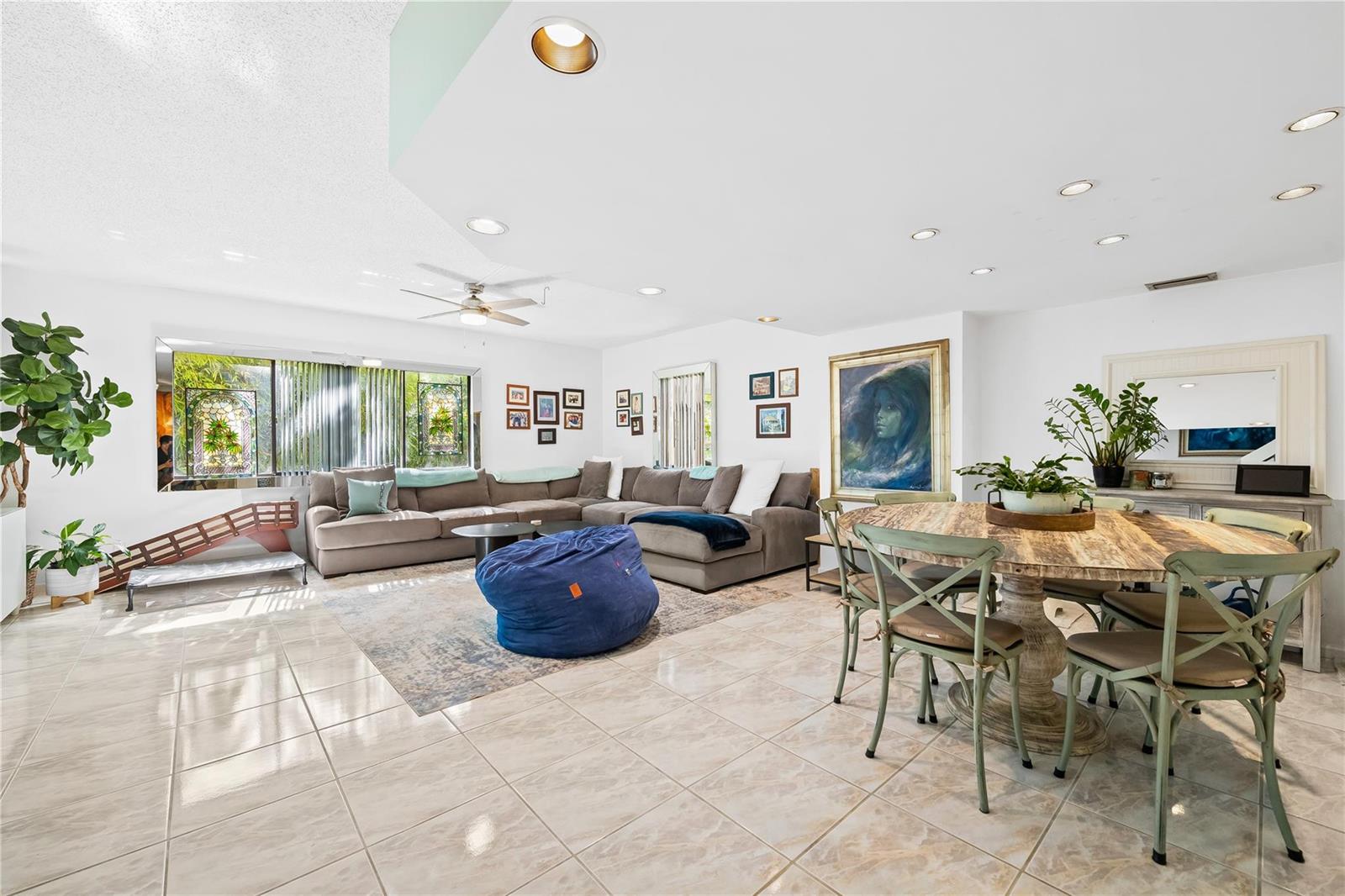 3225 3 / 3 1650 sq. ft. $ 2026-06-19 0 foto