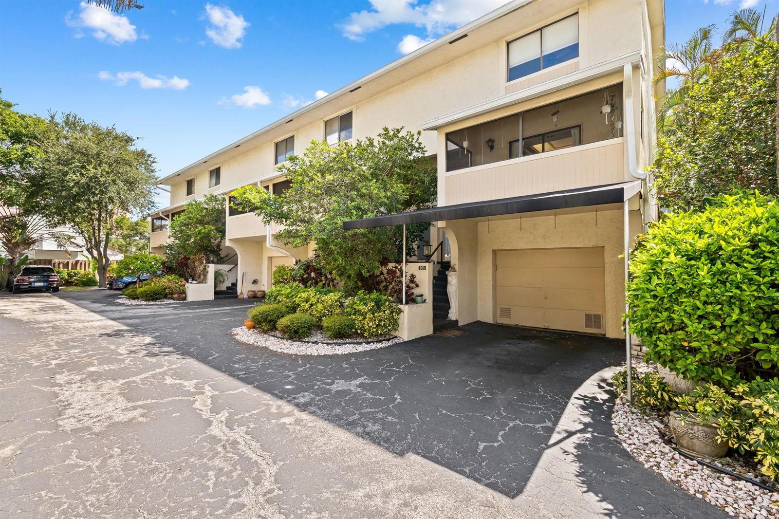 3225 3 / 3 1650 sq. ft. $ 2026-06-19 0 foto
